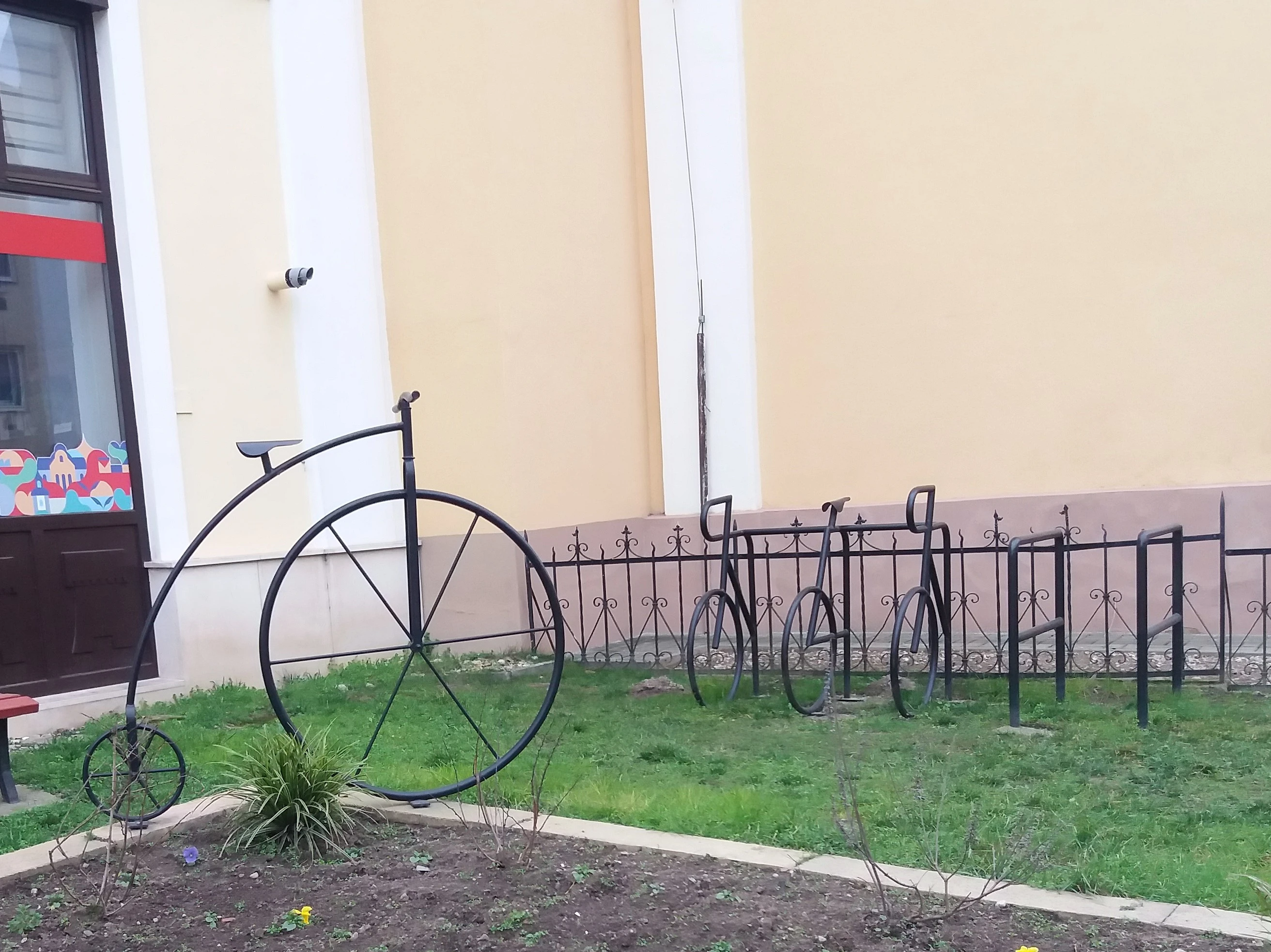közeli látnivaló címképe