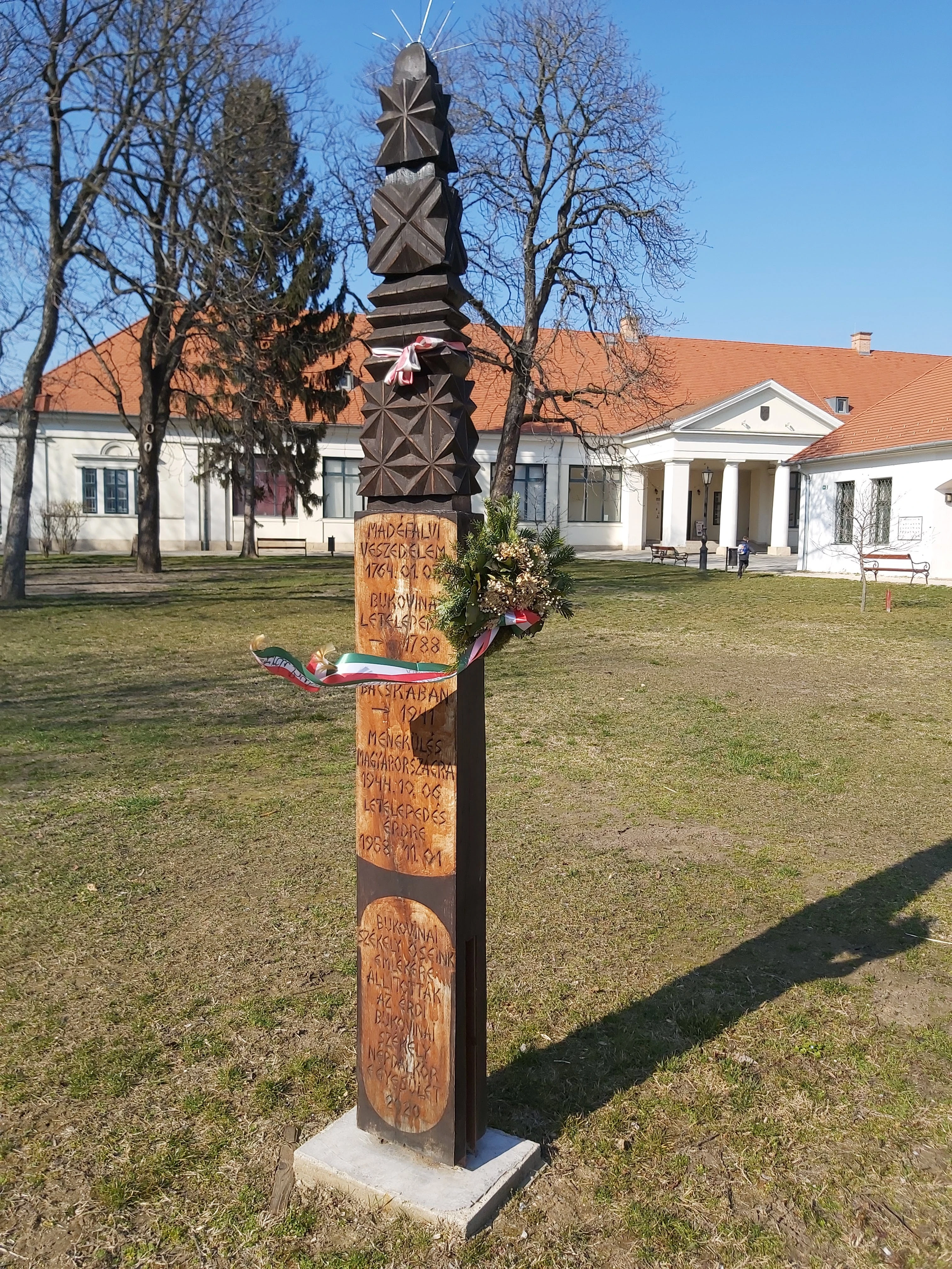 közeli látnivaló címképe