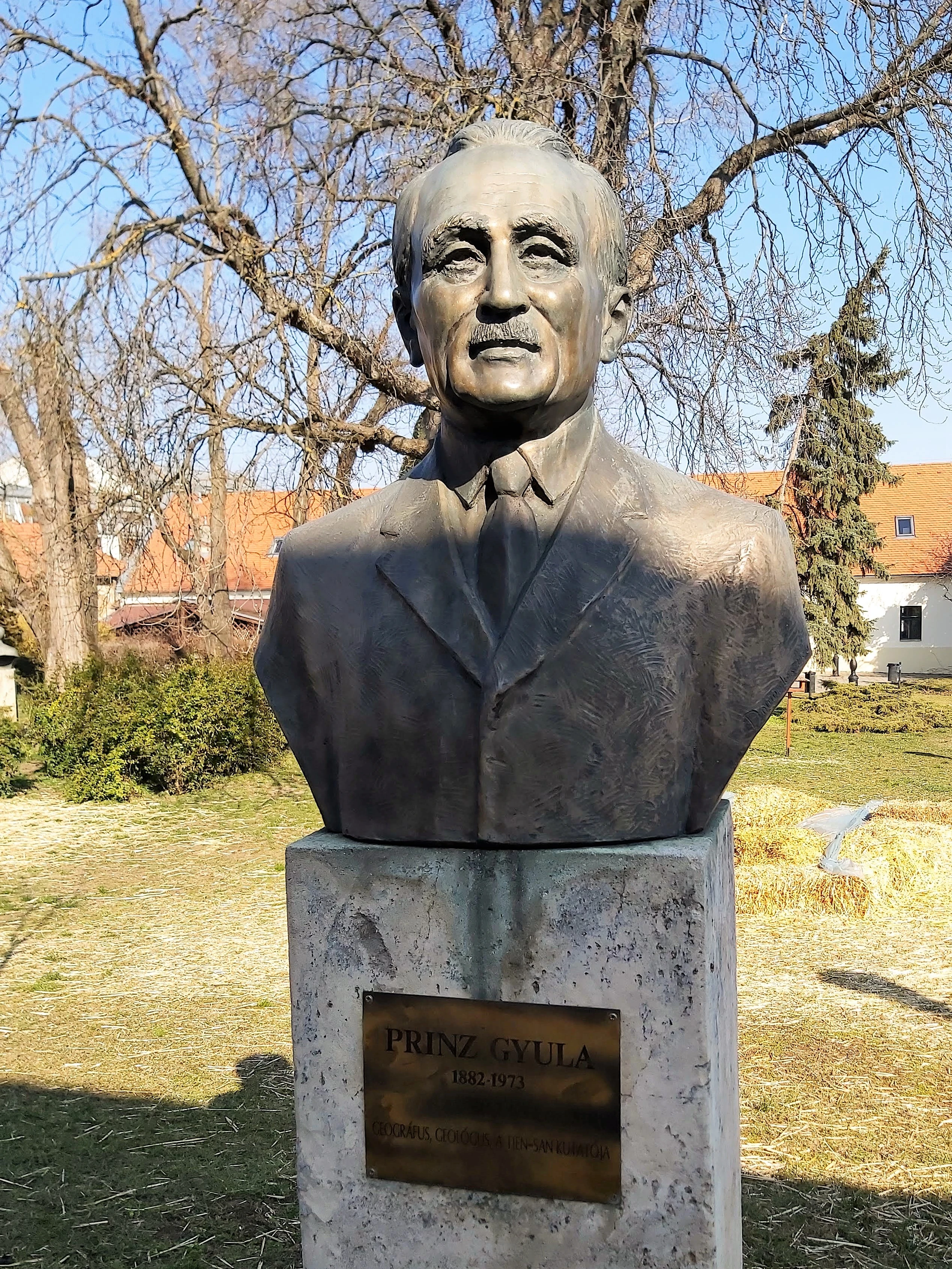 közeli látnivaló címképe