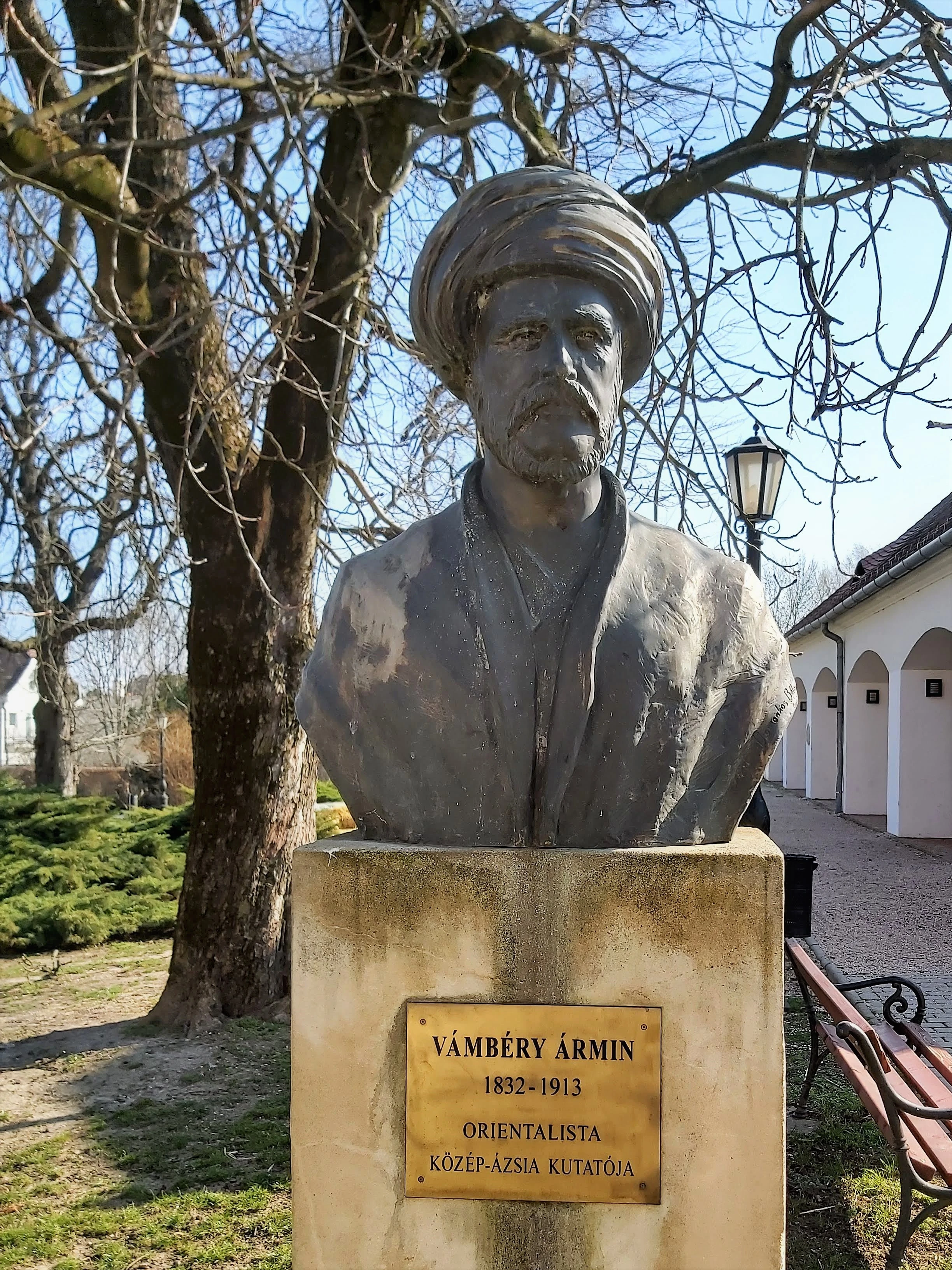 közeli látnivaló címképe