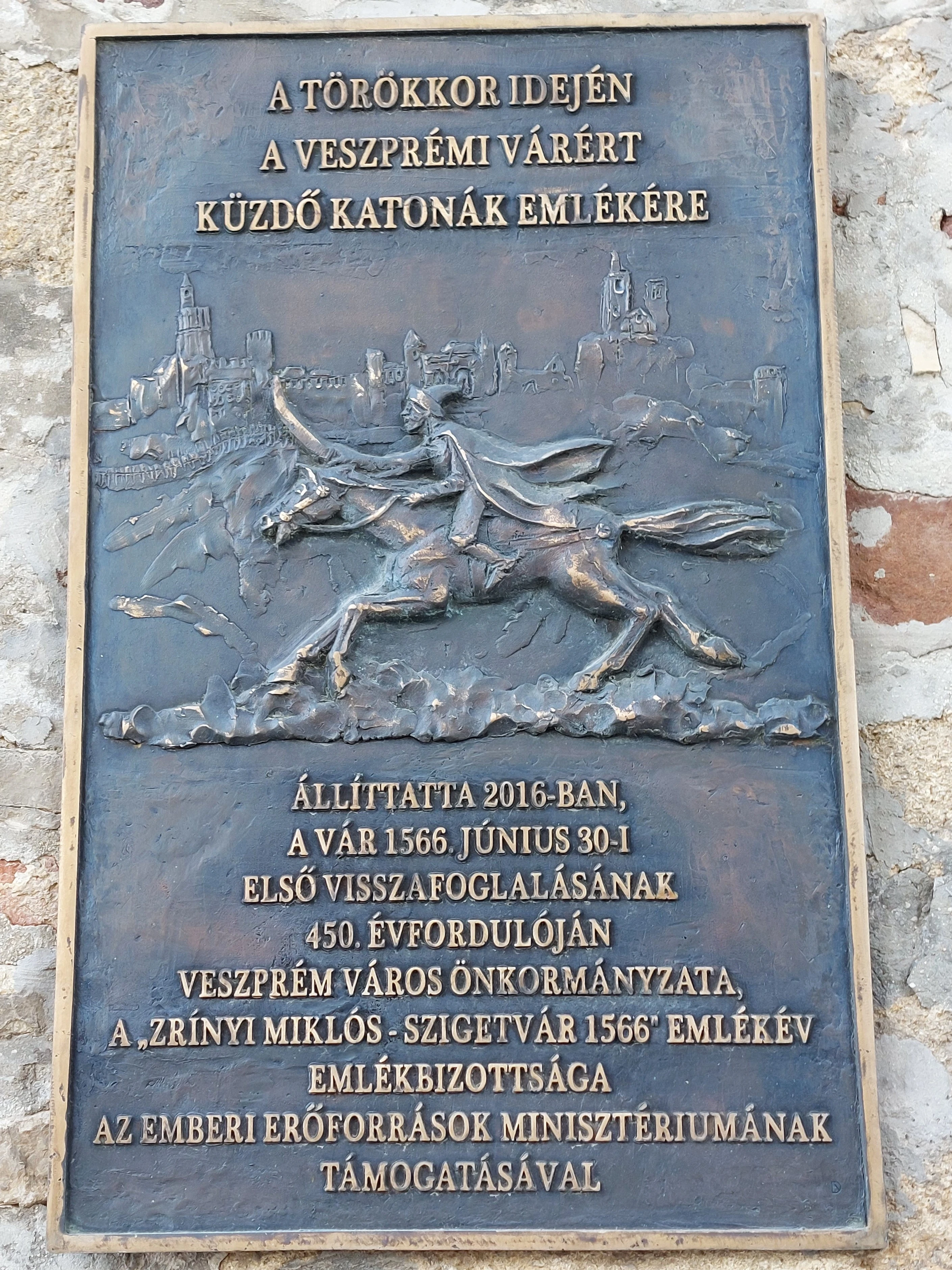 közeli látnivaló címképe