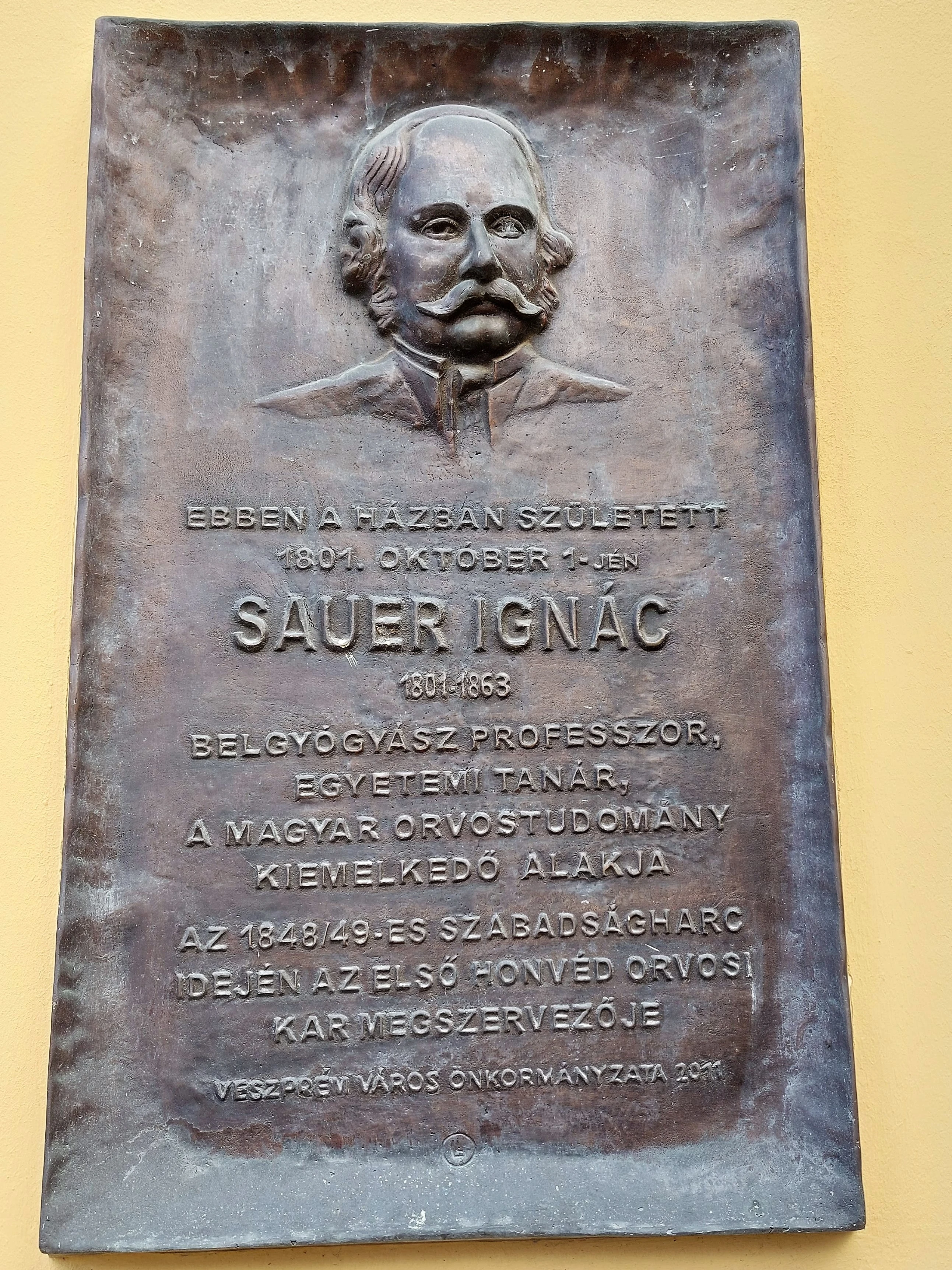 közeli látnivaló címképe