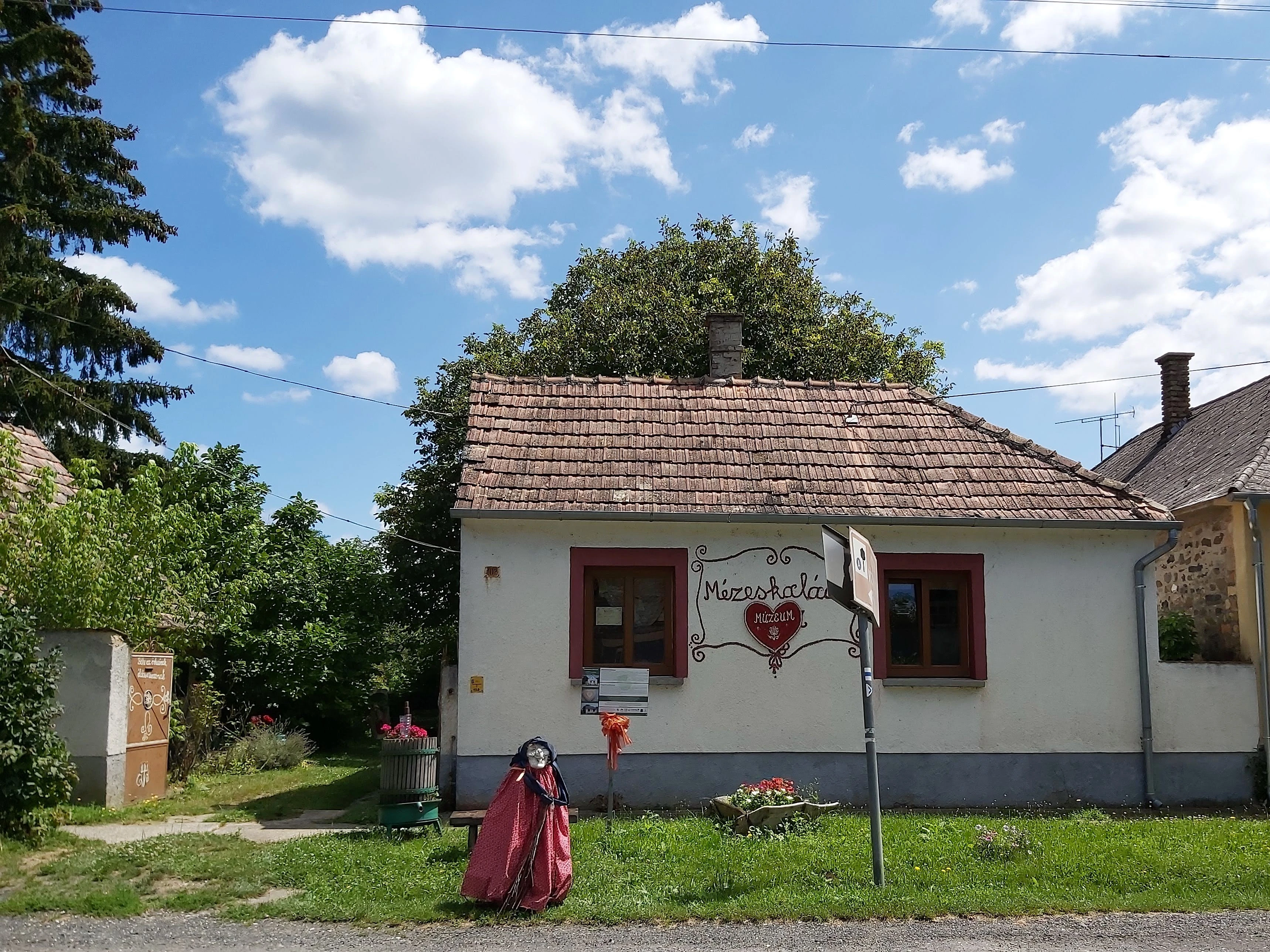 közeli látnivaló címképe