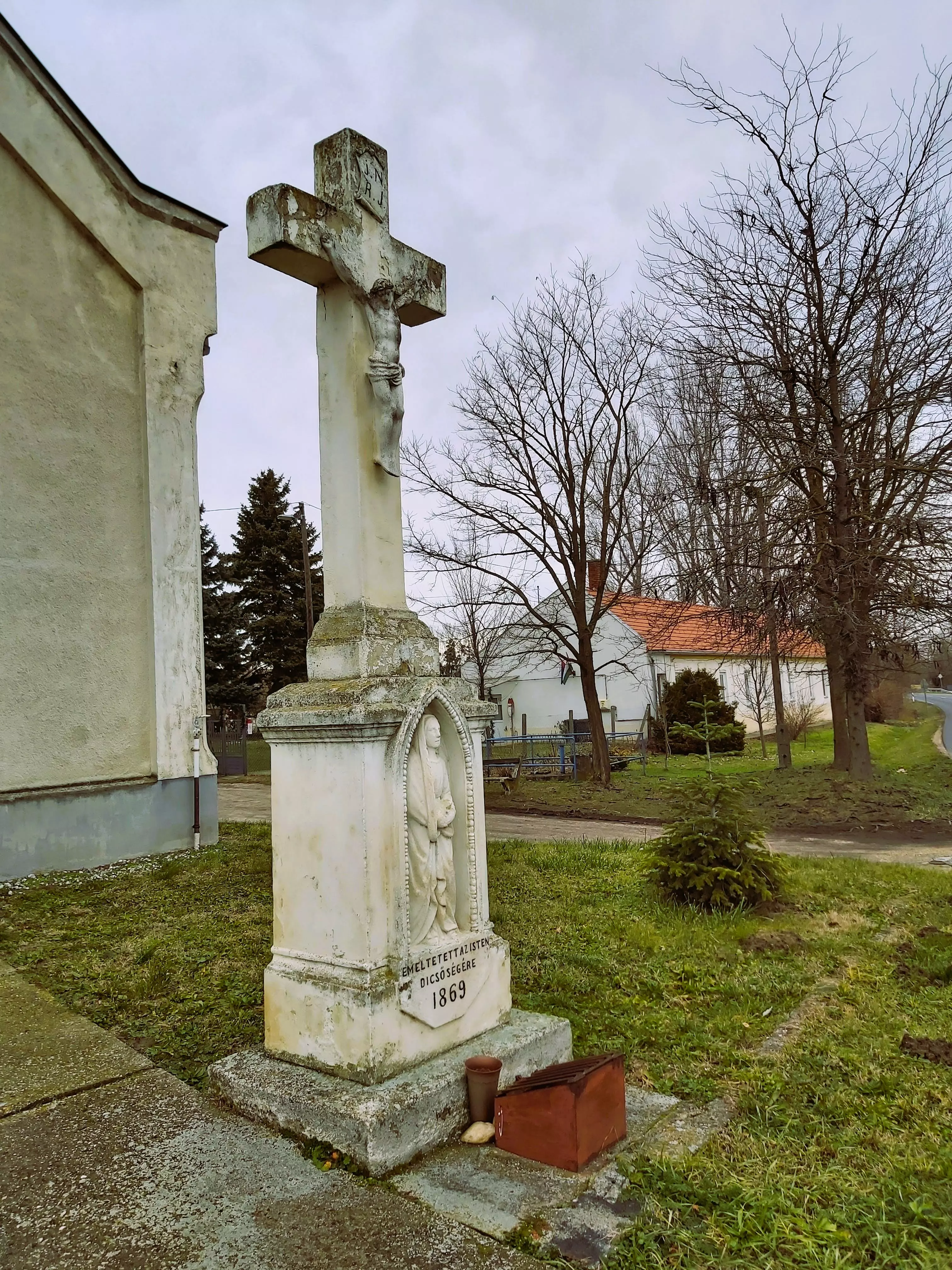 közeli látnivaló címképe