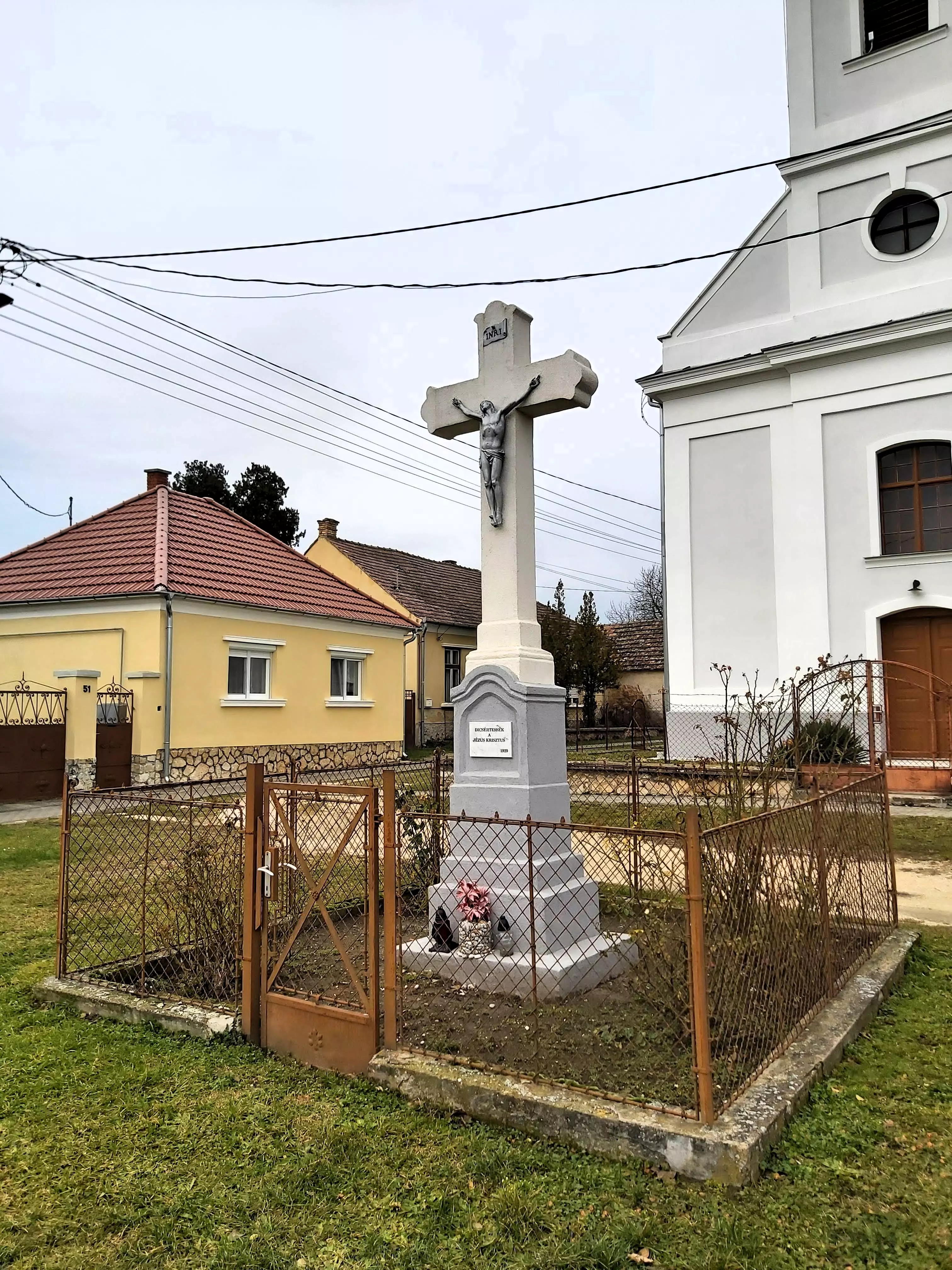 közeli látnivaló címképe