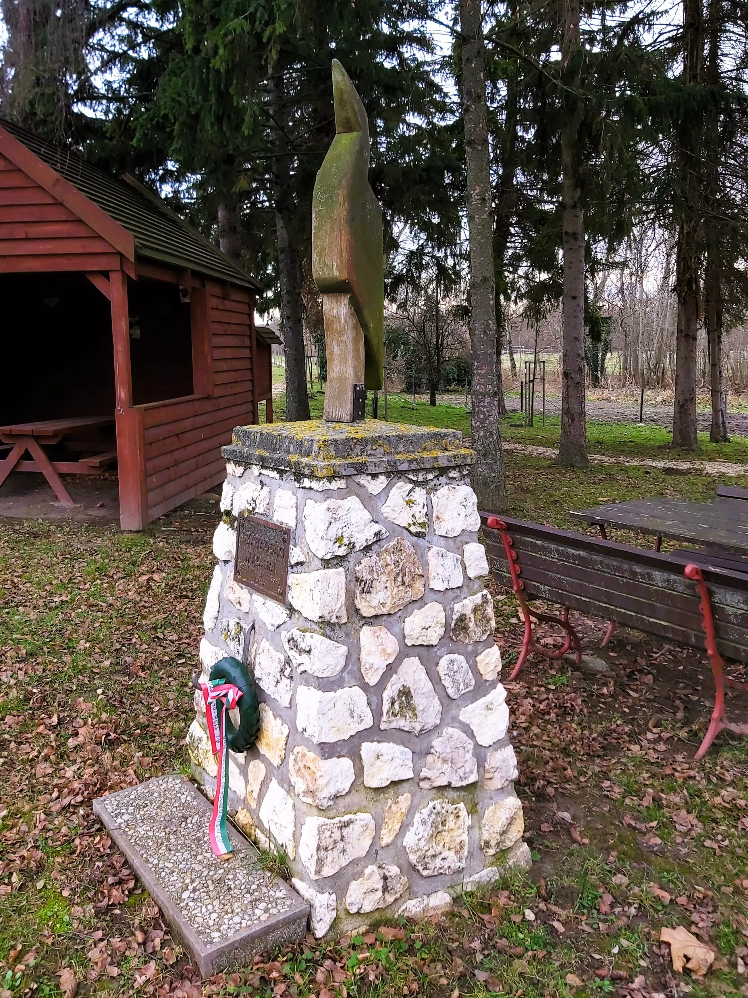 közeli látnivaló címképe