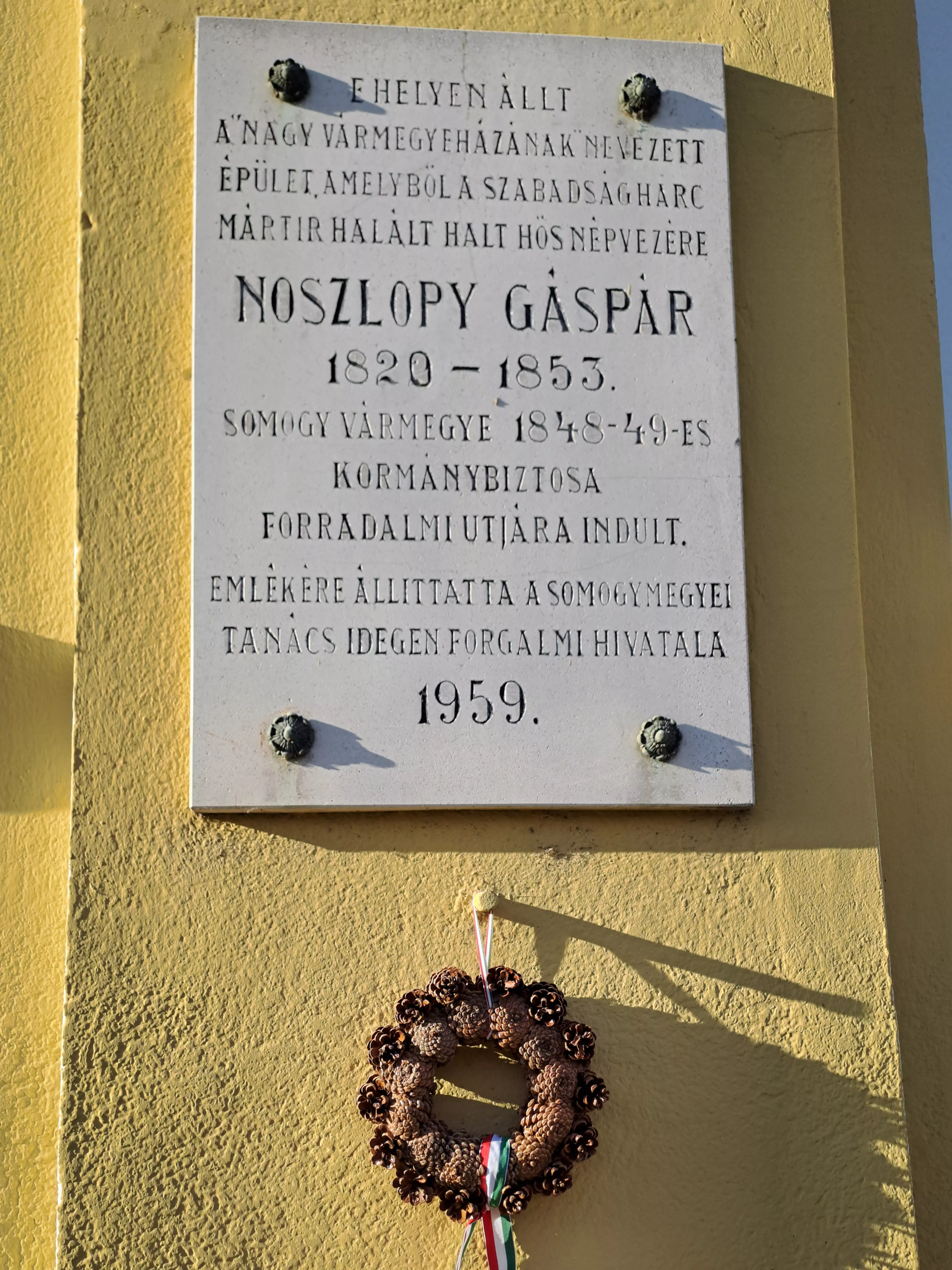 közeli látnivaló címképe