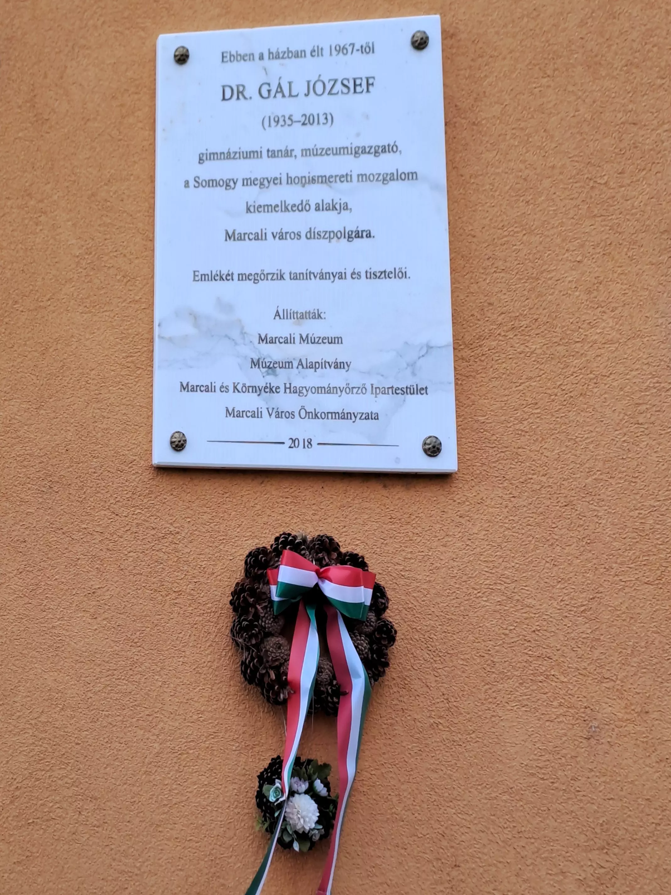 közeli látnivaló címképe