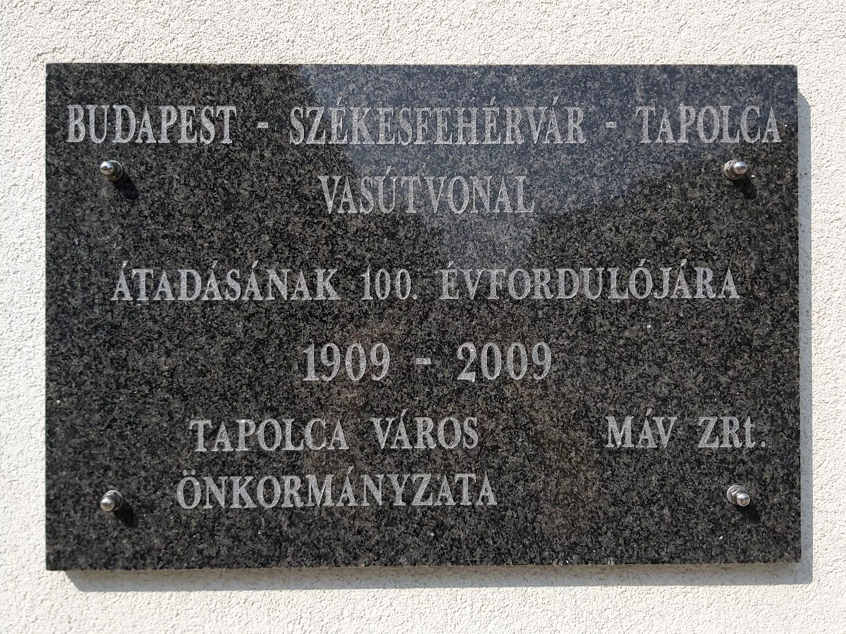 közeli látnivaló címképe