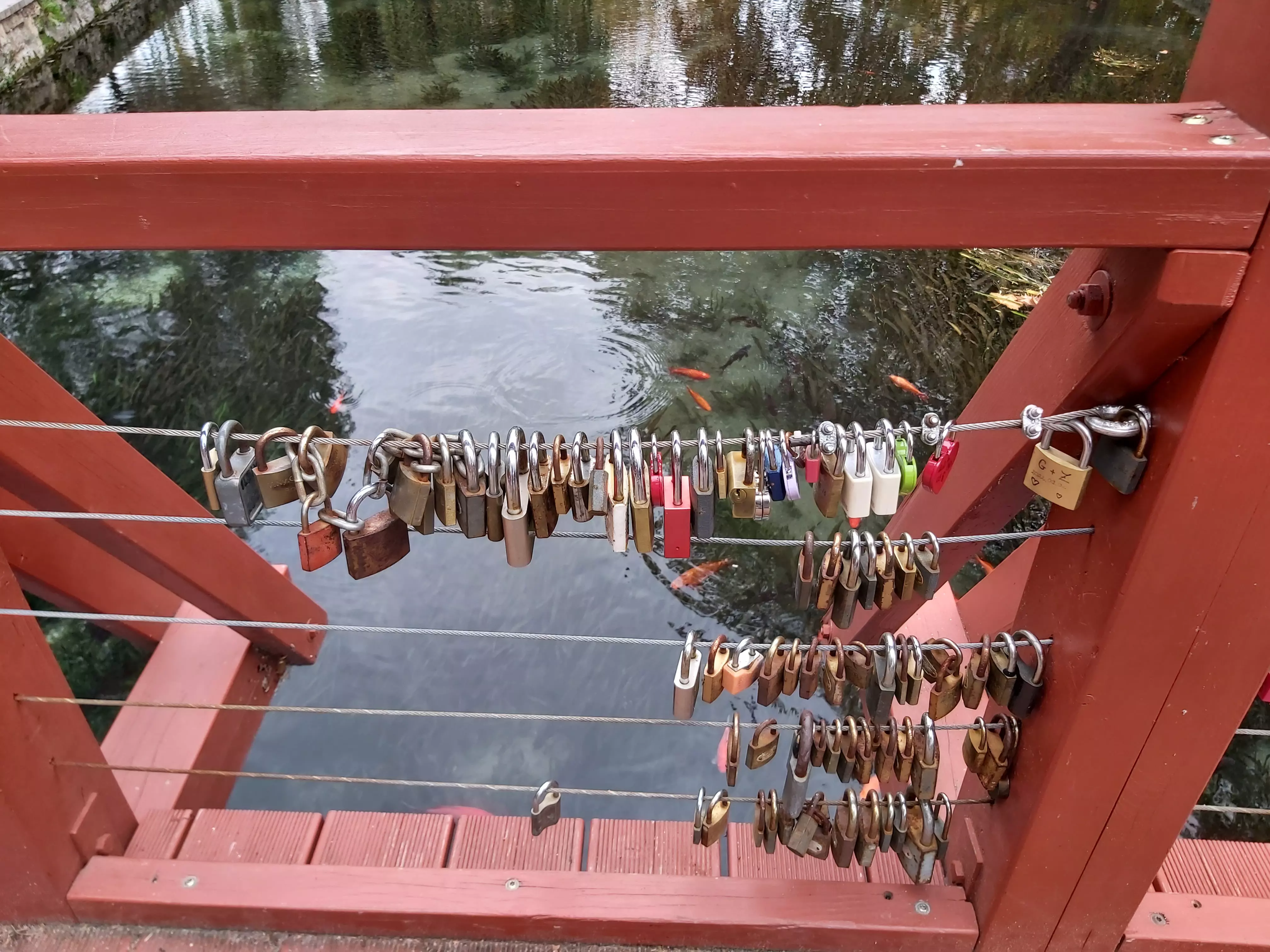 közeli látnivaló címképe