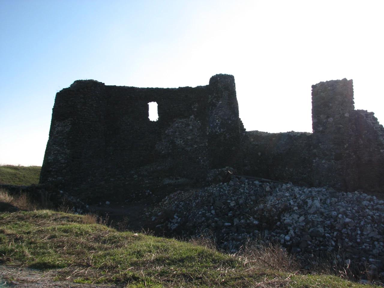 Csobánc vára (Gyulaffy-Pethő vár) nevü látnivaló 17. számú fényképe