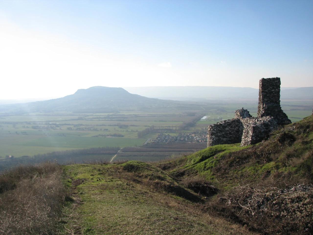 Csobánc vára (Gyulaffy-Pethő vár) nevü látnivaló 18. számú fényképe